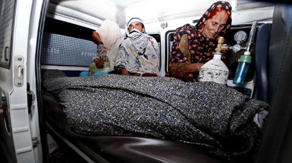 Pregnant Pakistani woman stoned to death by mob for marrying man she loved