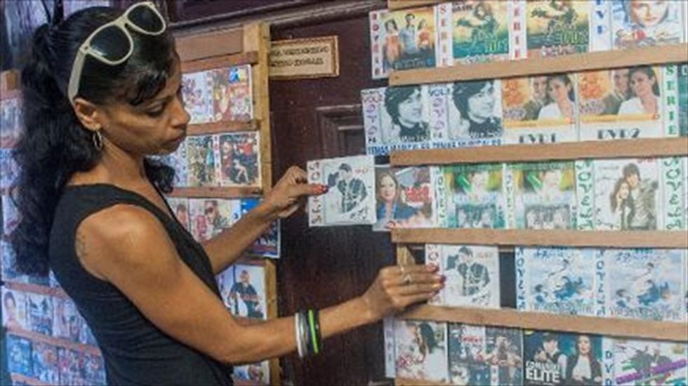 Government takes note as Cubans flock to foreign television