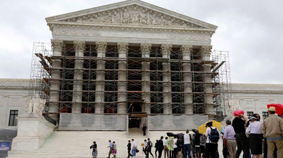 Supreme Court strikes down overall limits on federal campaign contributions