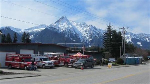 Authorities find body in search for missing Washington hiker