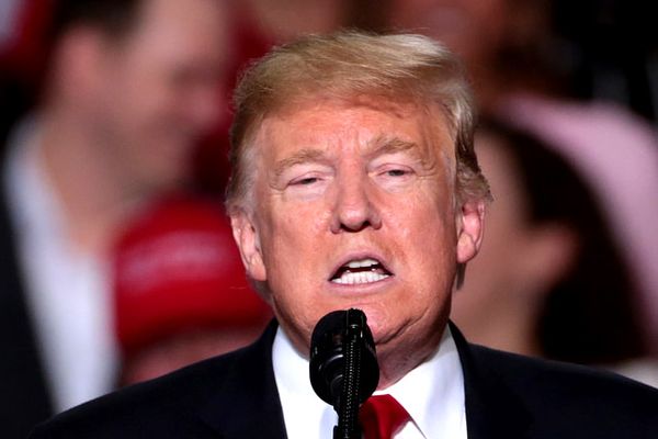 Trump takes stage to 'thunderous boos' at Libertarian convention event
