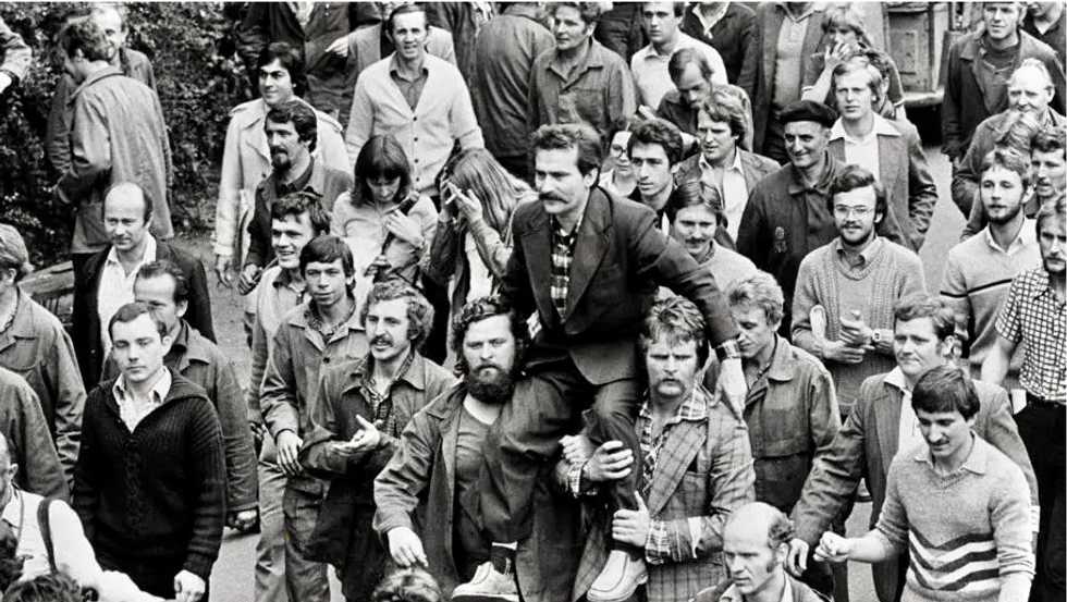 Poles divided 40 years after birth of Solidarity