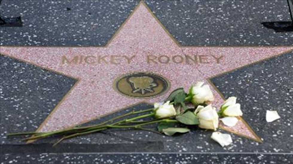Funeral for Mickey Rooney back on track after family resolves court dispute