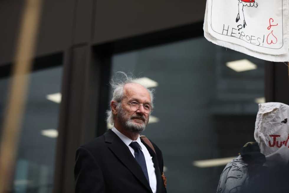 Assange extradition hearing resumes in London court