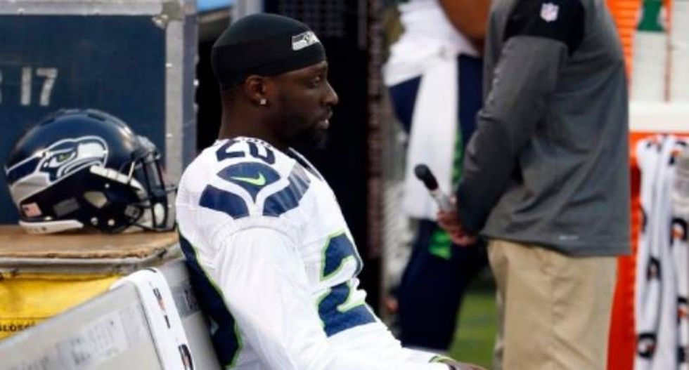 Two more NFL players join 49ers' Colin Kaepernick in protesting national anthem
