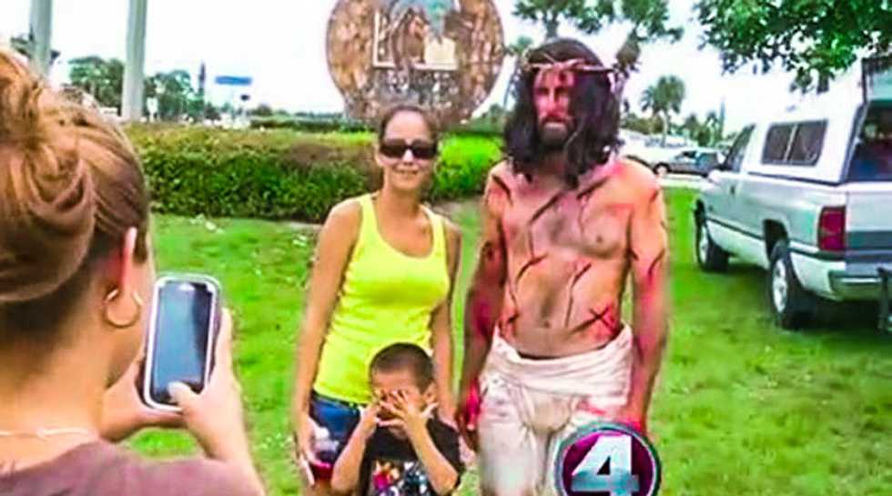 'Bloody Jesus' actor ordered down from roadside cross for endangering drivers in Florida
