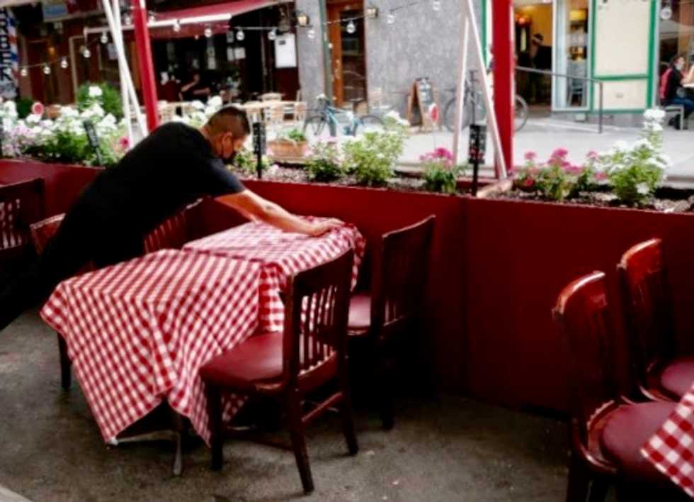 Pressure builds to allow indoor dining in New York