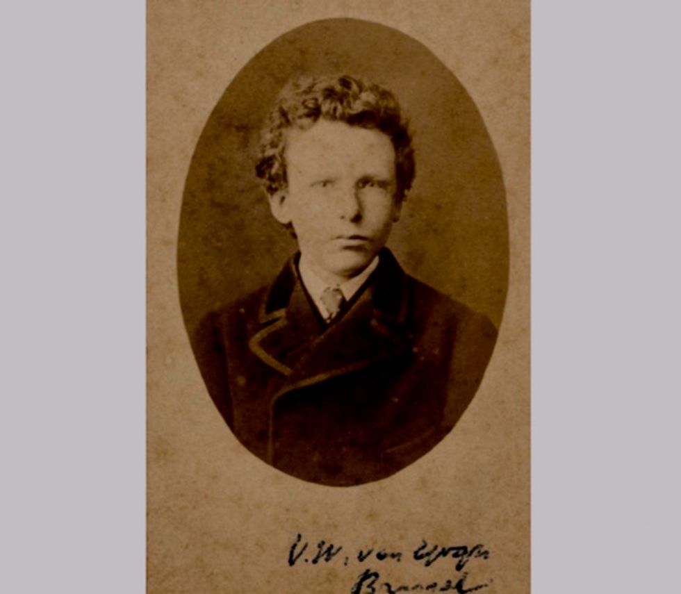 Rare Van Gogh photo is of Vincent's brother, say experts