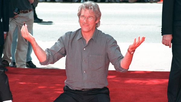 Tourist mistakes Richard Gere for beggar, gives him cold pizza