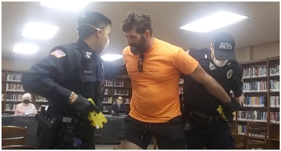 WATCH: Anti-masker fights with cops as they forcibly remove him from school board meeting