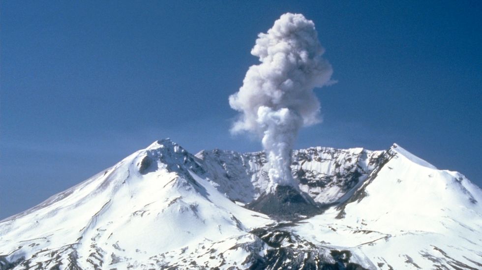 This 'dangerous sleeping giant' volcano near Mt. St. Helens could imperil half a million people