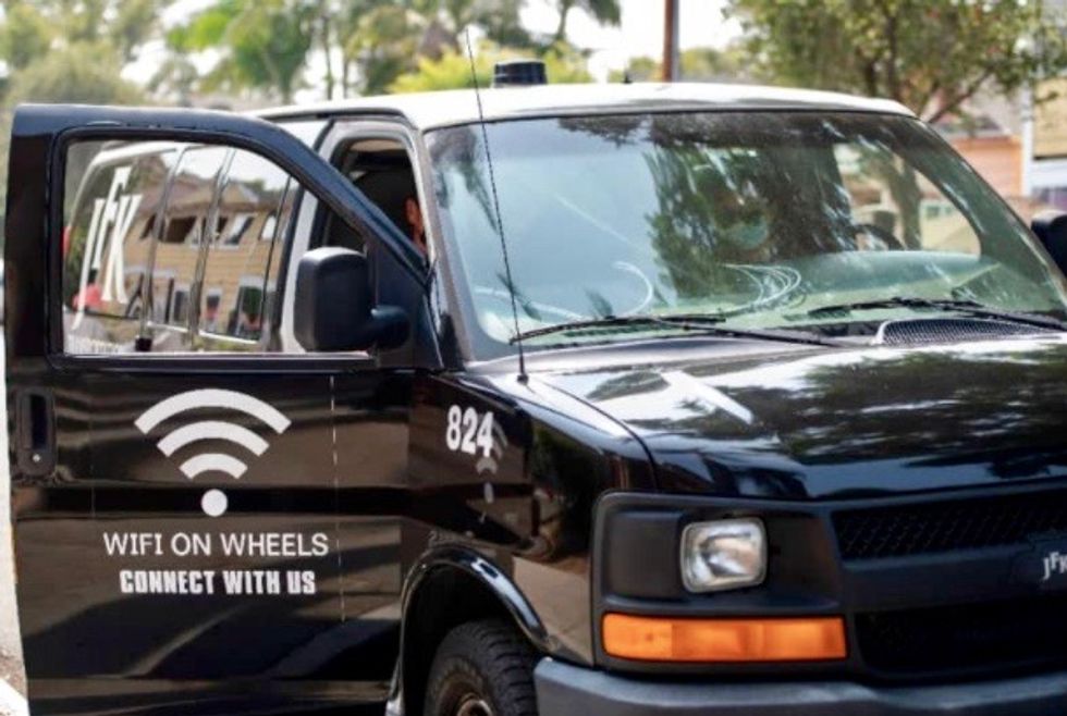 In California, Wi-fi minivans help disadvantaged students