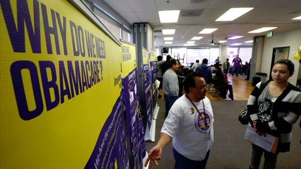 Fewer in U.S. lack health insurance after Obamacare rollout, poll finds