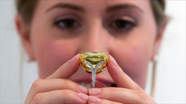 The Economist can't figure out why millennials aren't buying diamonds