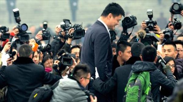 Report: Chinese ex-NBA pioneer Yao Ming recruiting investors to bid on Clippers