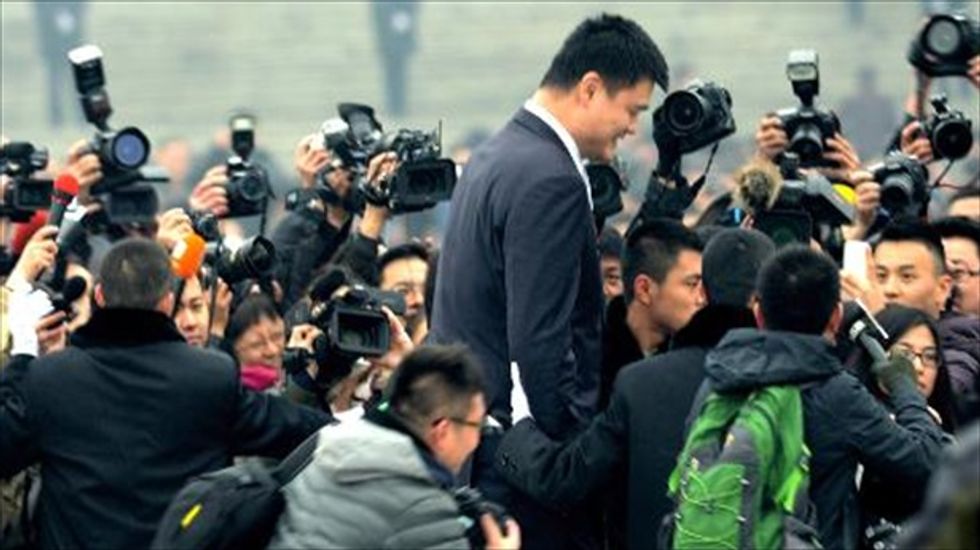 Report: Chinese ex-NBA pioneer Yao Ming recruiting investors to bid on Clippers