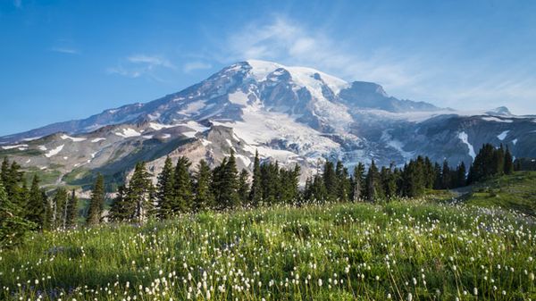 Six hikers feared lost on on Washington's Mount Rainier