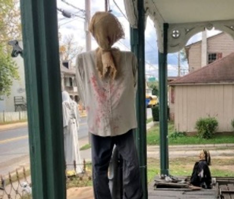 Homeowner refuses to take down hanging man, says 'it's not racially motivated'
