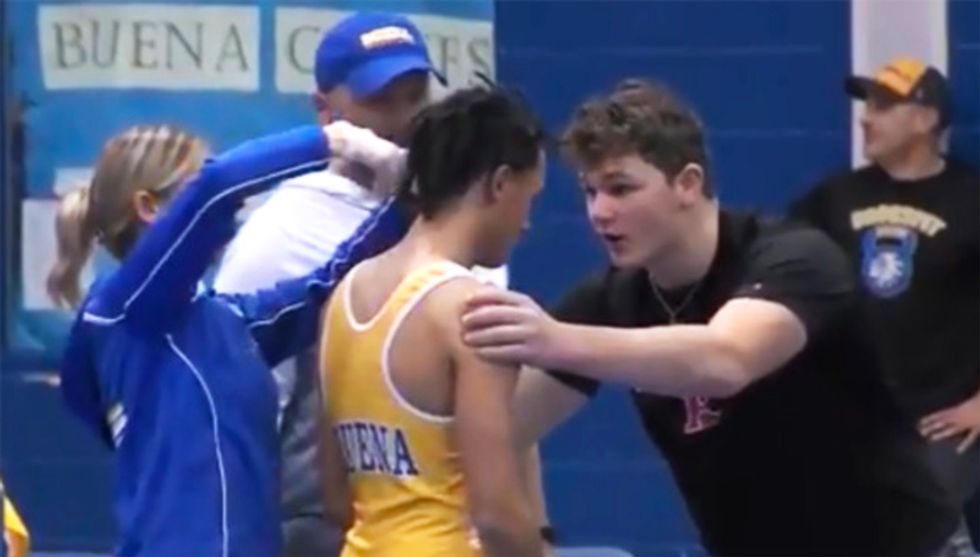 Black wrestler's lawyer says referee's lateness led to haircut