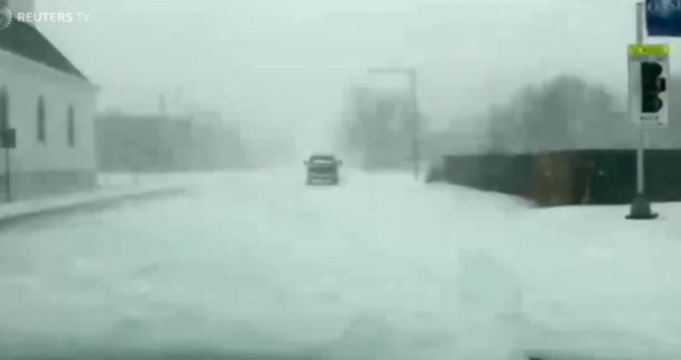 Winter storm cancels US flights; injures airline passenger, crew member