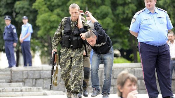 Ukraine insurgents agree to ceasefire as Obama warns Putin of new sanctions