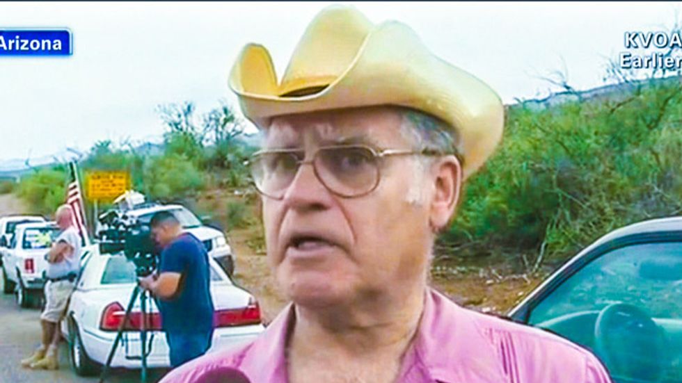 AZ sheriff provokes protesters to block road with trucks to stop ‘invasion’ of 40 child refugees