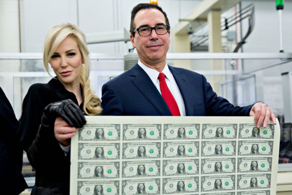 Dollar broadly lower after Trump remarks