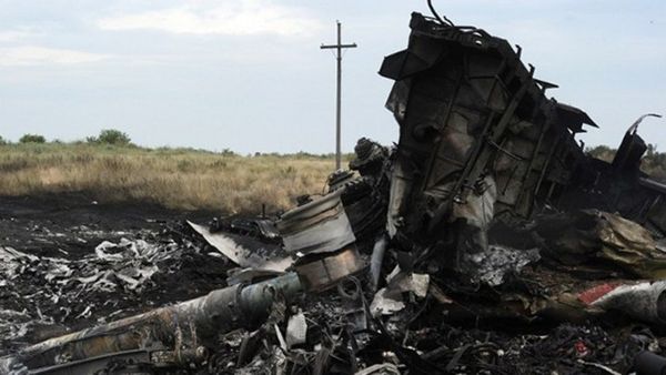 Ukraine: Separatists are stealing bodies and evidence from MH17 crash site