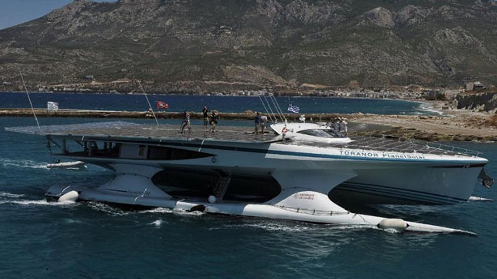 World's largest solar boat searches for prehistoric village in the Argolic gulf