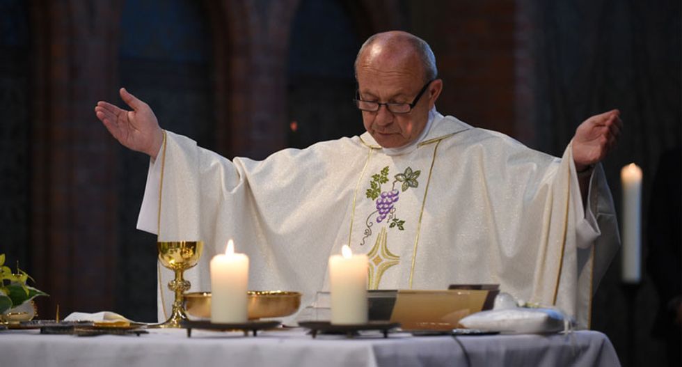 U.S. Catholics 'sickened' by sex abuse report, stand by their faith