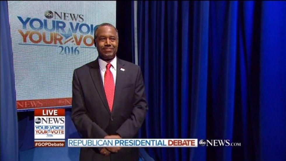 Was it stage fright or sedation? Body language expert analyzes Ben Carson's strange debate entrance