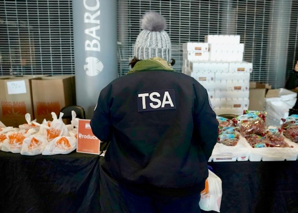 After a month of shutdown, US federal workers turn to food banks