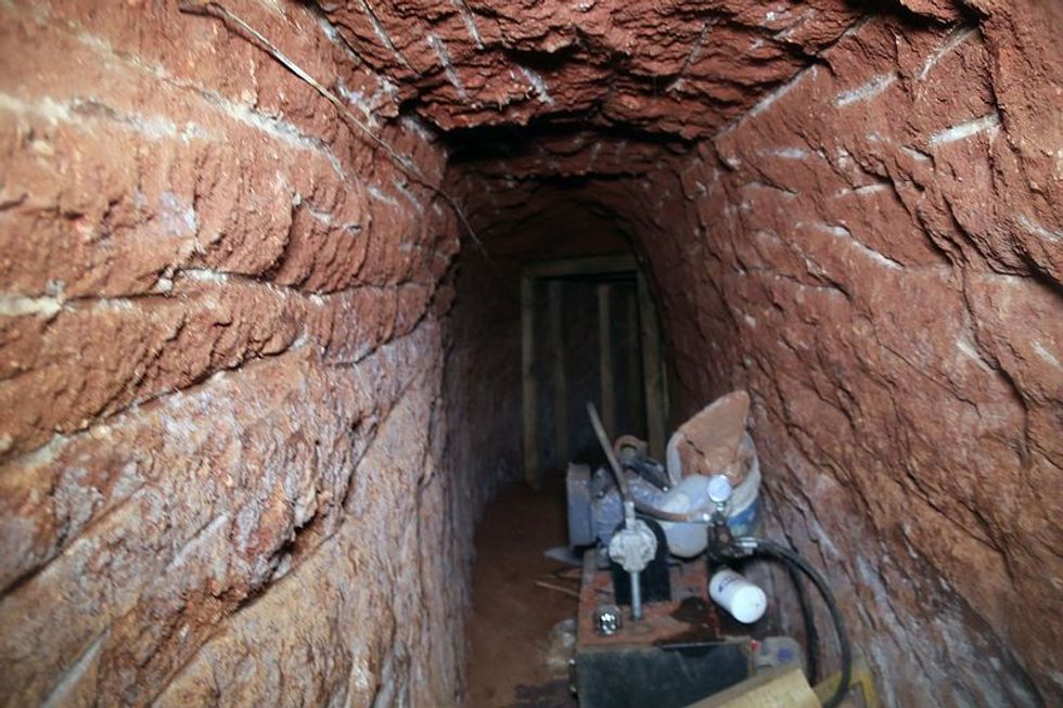 National security expert flattens Trump's wall argument: 'If you build a 50-foot wall you'll find a tunnel'