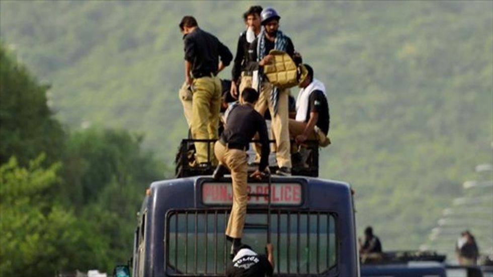 300 people injured, 1 dead in Pakistan protests
