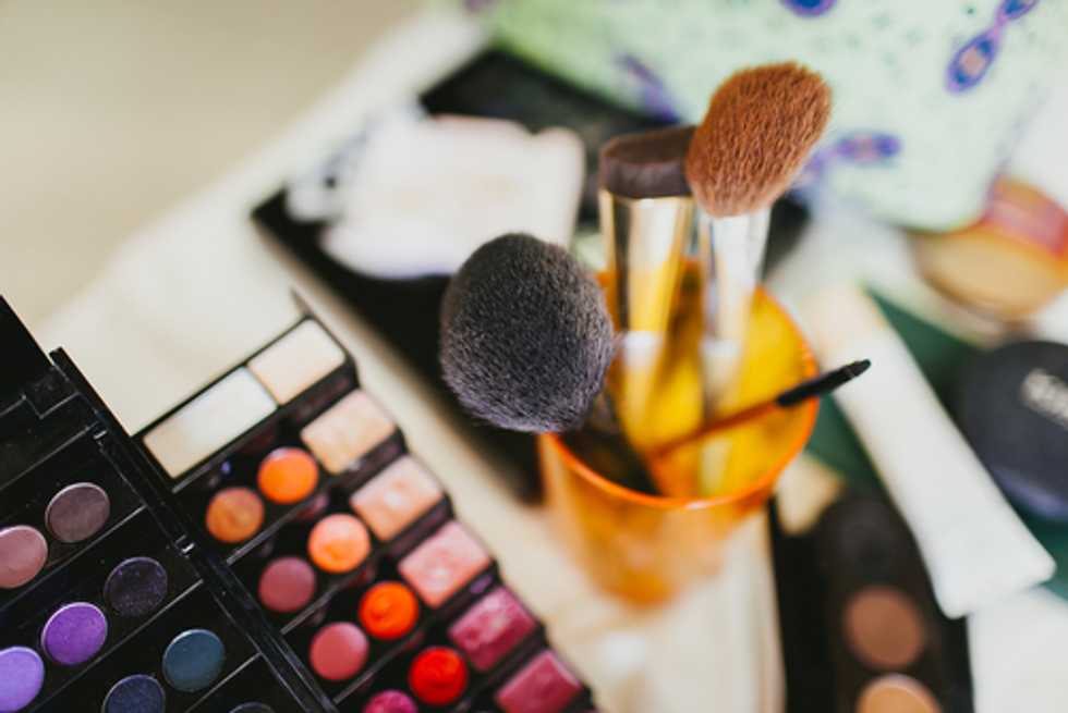 Is liking make-up incompatible with understanding politics? Nope.