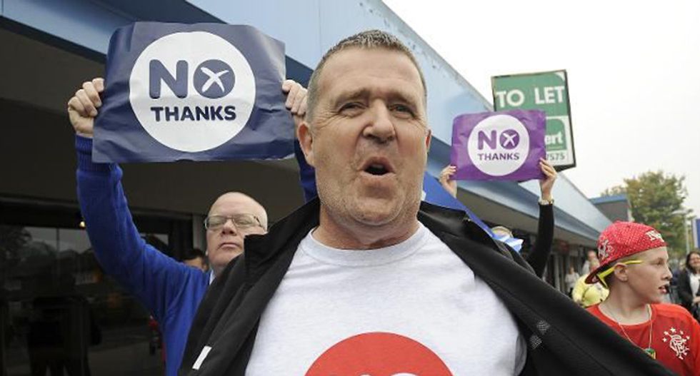Thousands march for UK as Scotland vote nears