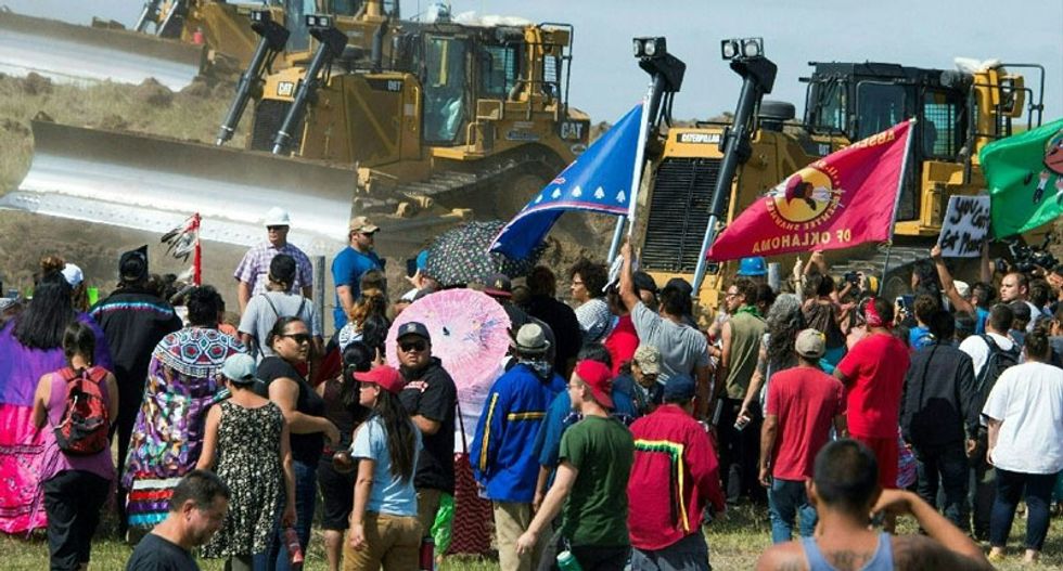 Mass arrest as North Dakota police and pipeline protesters clash