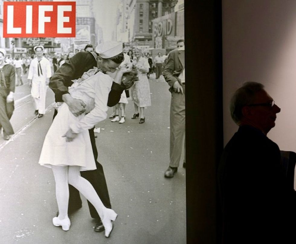 'Kissing sailor' in iconic NY picture dies age 95