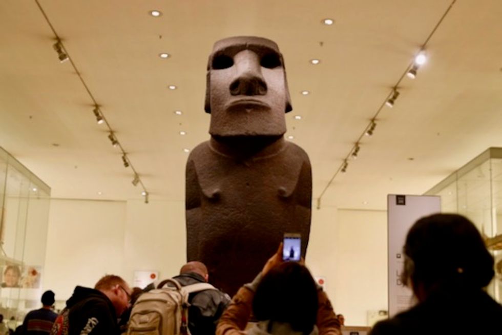 British visit Easter Island to discuss returning sacred monolith
