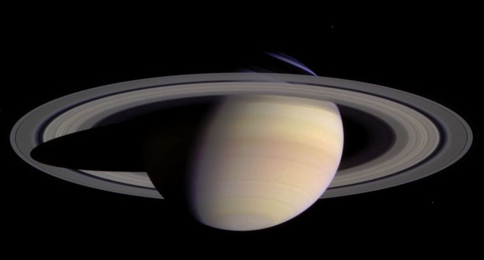 New Cassini photos show the hexagon on Saturn's north pole