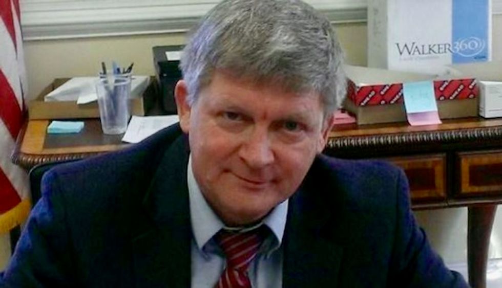 Conservative Republican’s dream of eliminating marriage licenses in Alabama gets unanimous support in senate