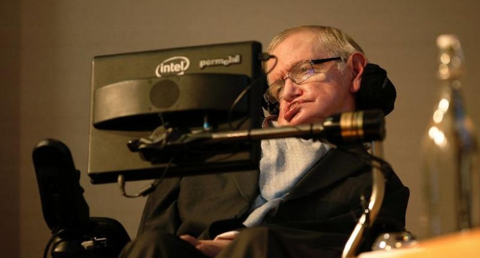 Stephen Hawking says Britain leaving EU would damage science