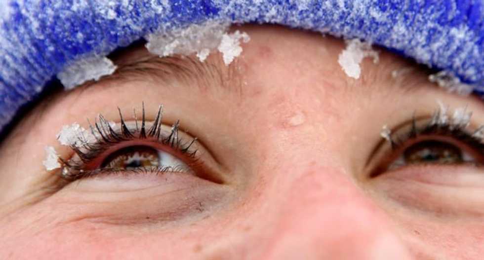 Biologists says humans have eyelashes to direct airflow around the eye