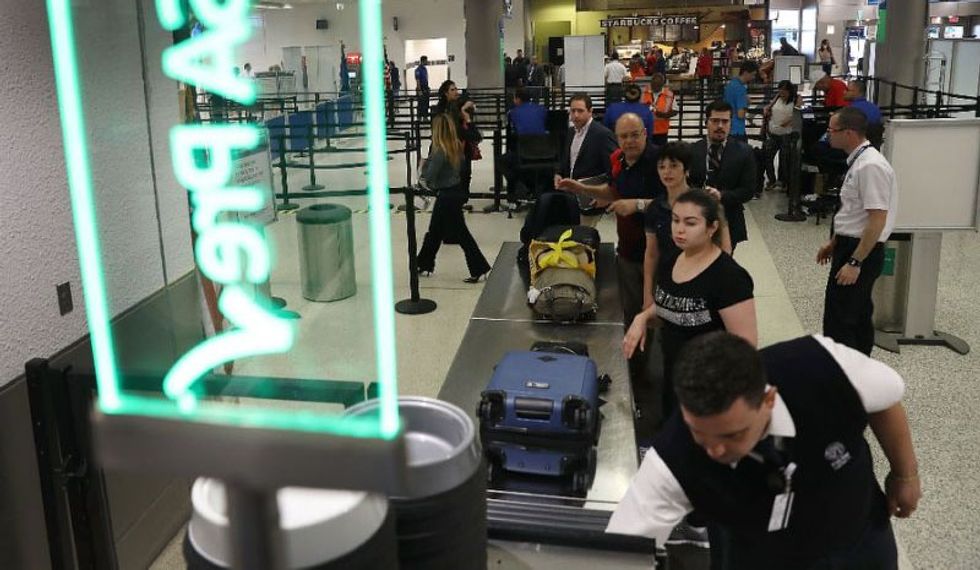 US Customs computer collapse leaves thousands of travelers waiting