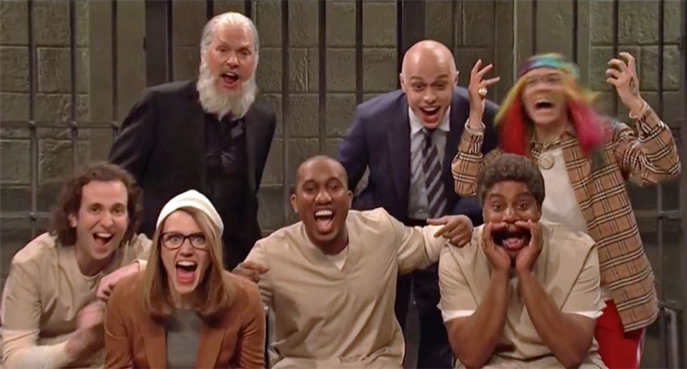 Lori Loughlin, Michael Avenatti and Julian Assange argue over who is crazier in SNL’s cold opener with Emma Stone