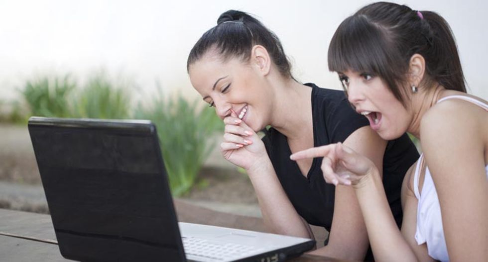 Internet hilariously mocks Washington Post mag for using male symbol to cover women's march