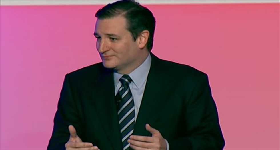 Watch Ted Cruz's super-awkward straining for applause from a firefighters' union