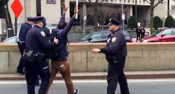 Cursing out the cops is perfectly legal -- but police routinely arrest people for it