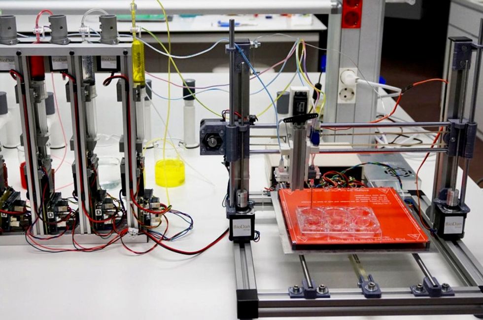 3D bioprinter spits out human skin on demand