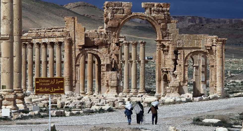 Fears of an 'international catastrophe' as Islamic State jihadists advance on ancient city of Palmyra